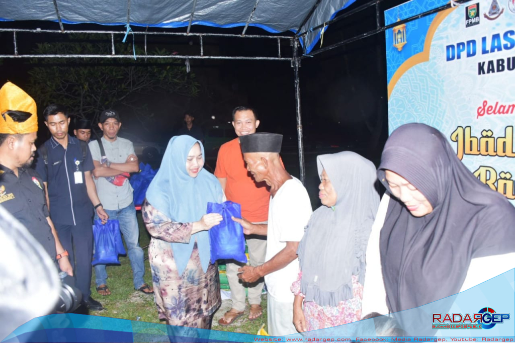 Salurkan 50 Paket Sembako, Bupati Kasmarni Apresiasi DPD LMR Bengkalis